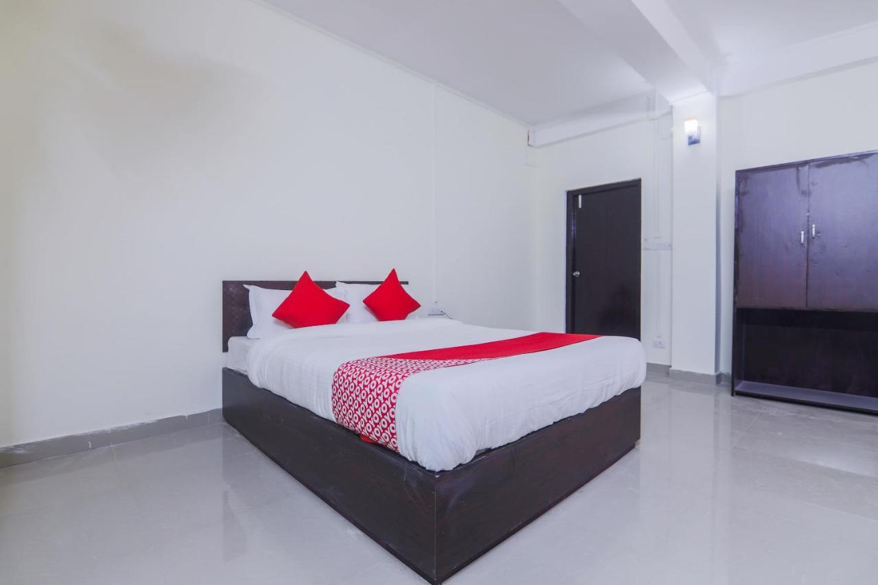 Oyo 18759 Nirvana Guest House 西隆 外观 照片